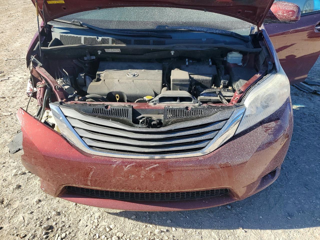 2013 TOYOTA SIENNA