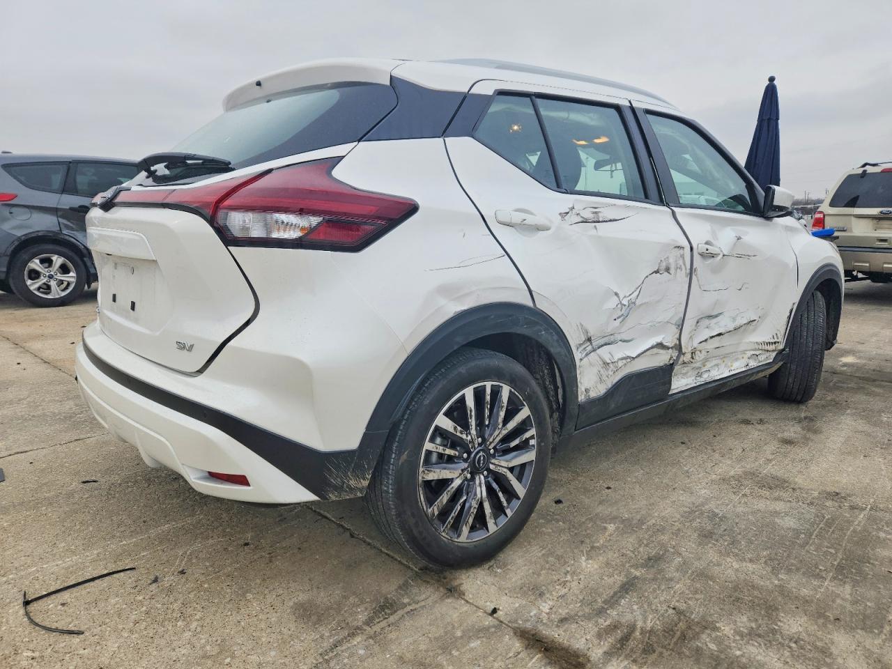2024 NISSAN KICKS