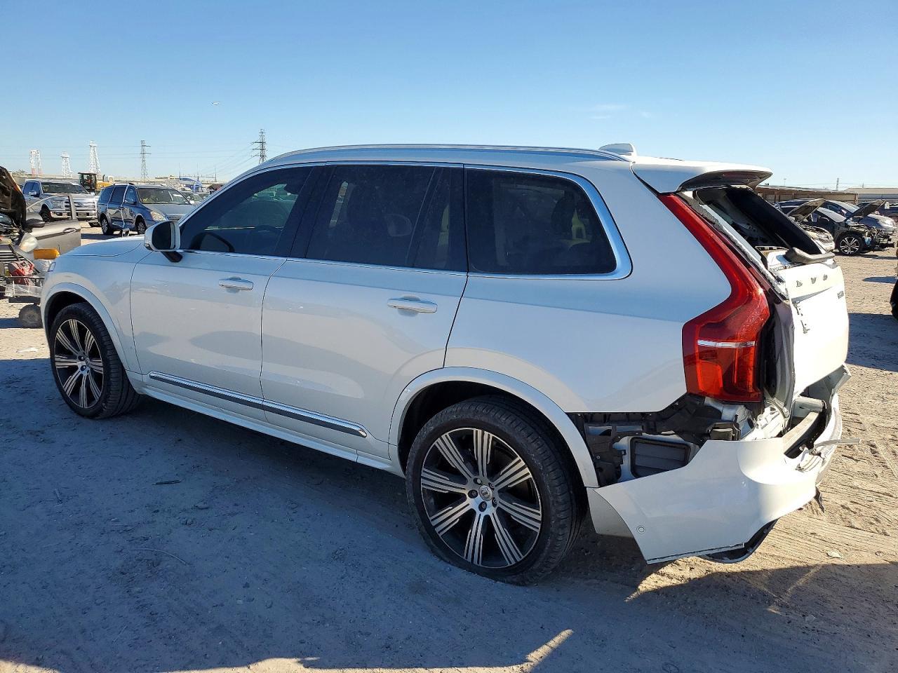 2023 VOLVO XC90