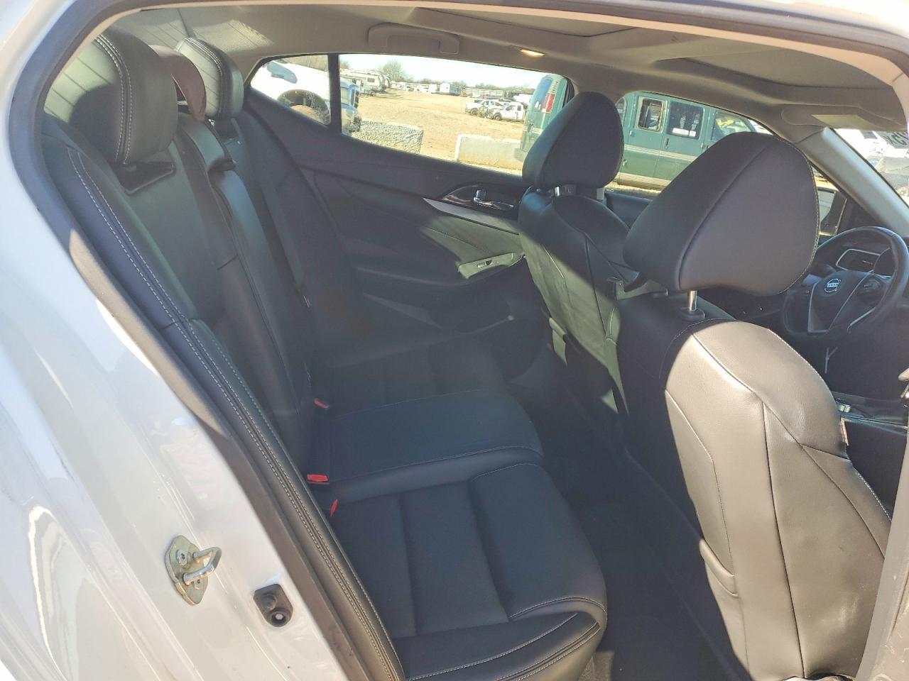 2017 NISSAN Maxima