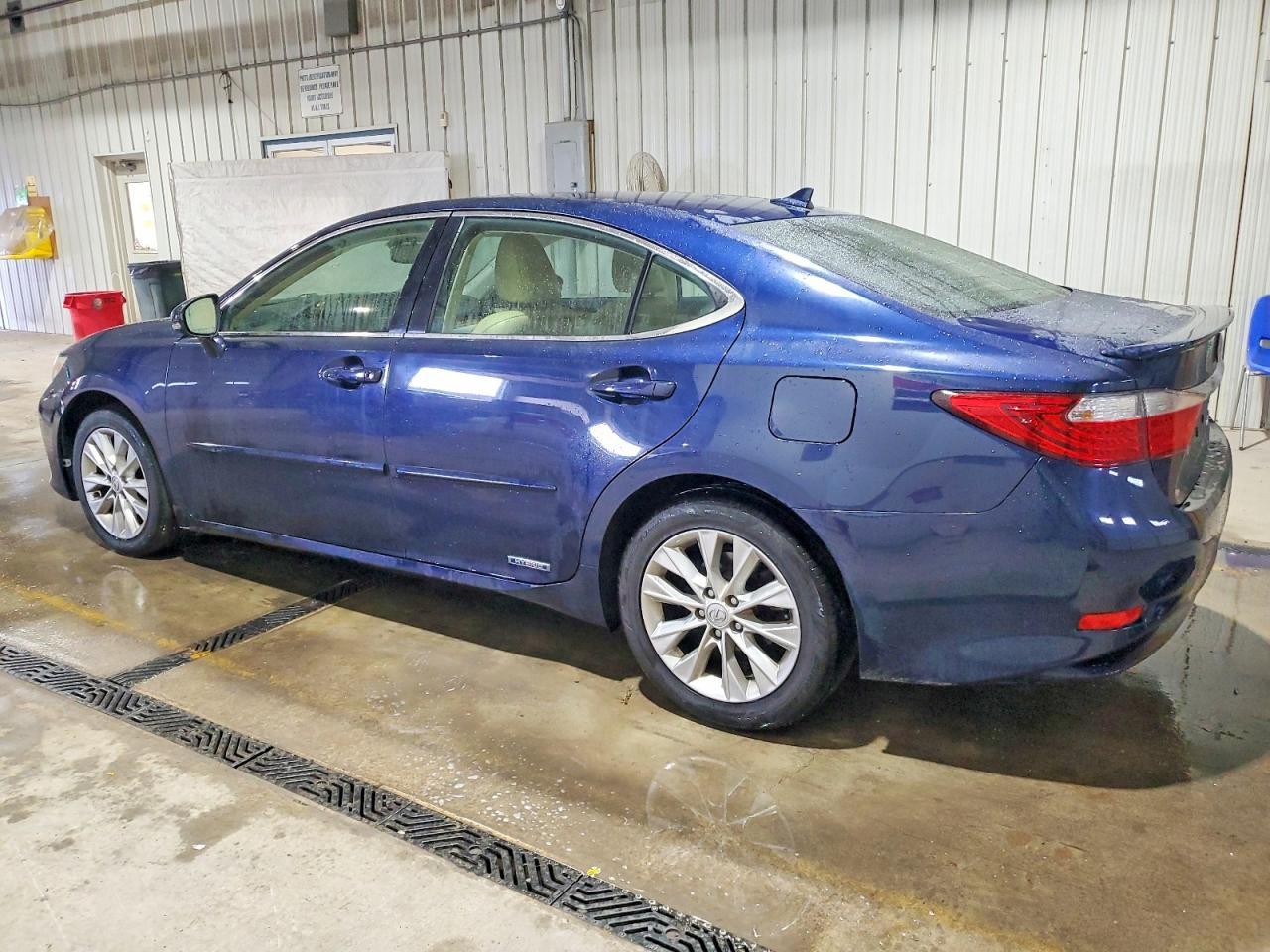 2013 LEXUS ES 300H