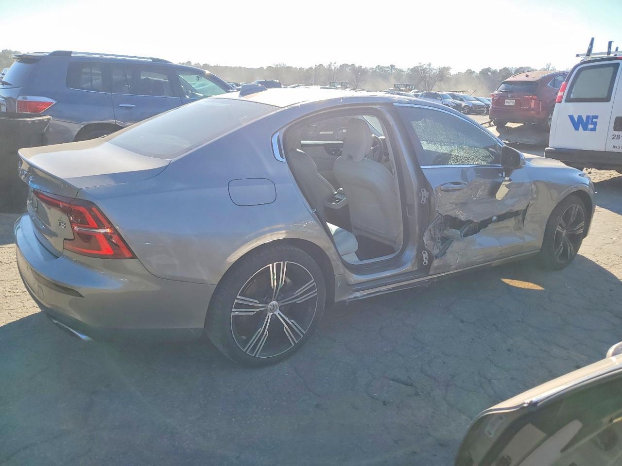 2021 VOLVO S60
