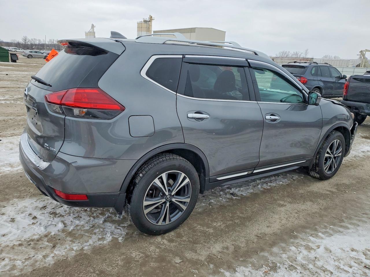 2017 NISSAN ROGUE