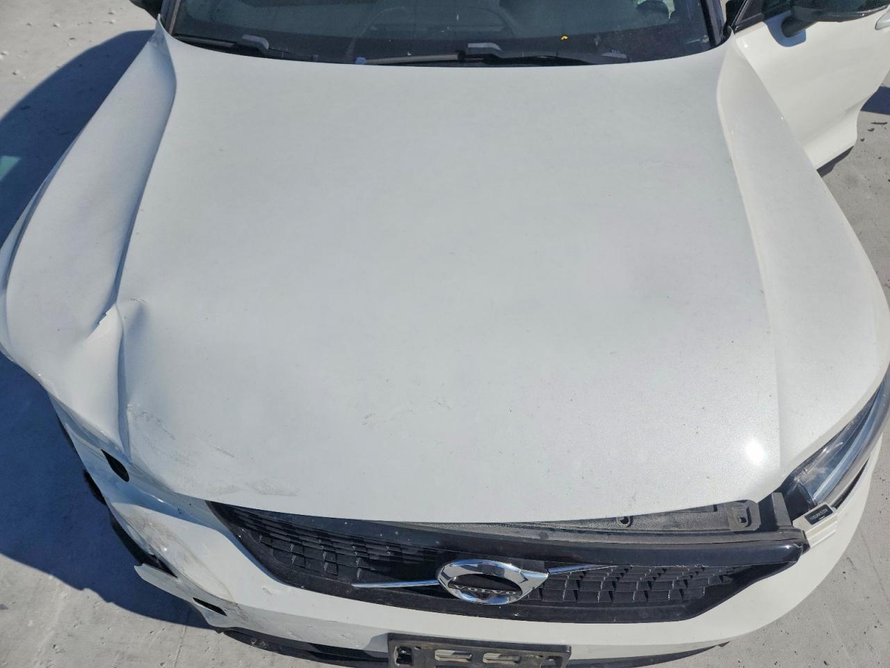 2021 VOLVO XC40