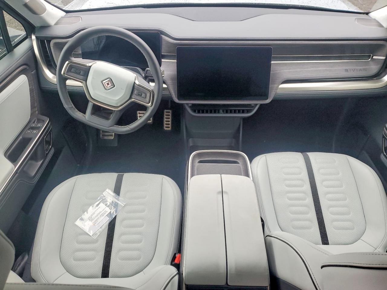 2023 RIVIAN R1s