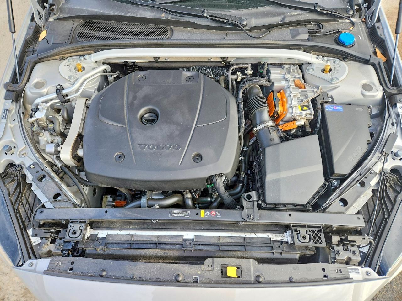 2025 VOLVO V60