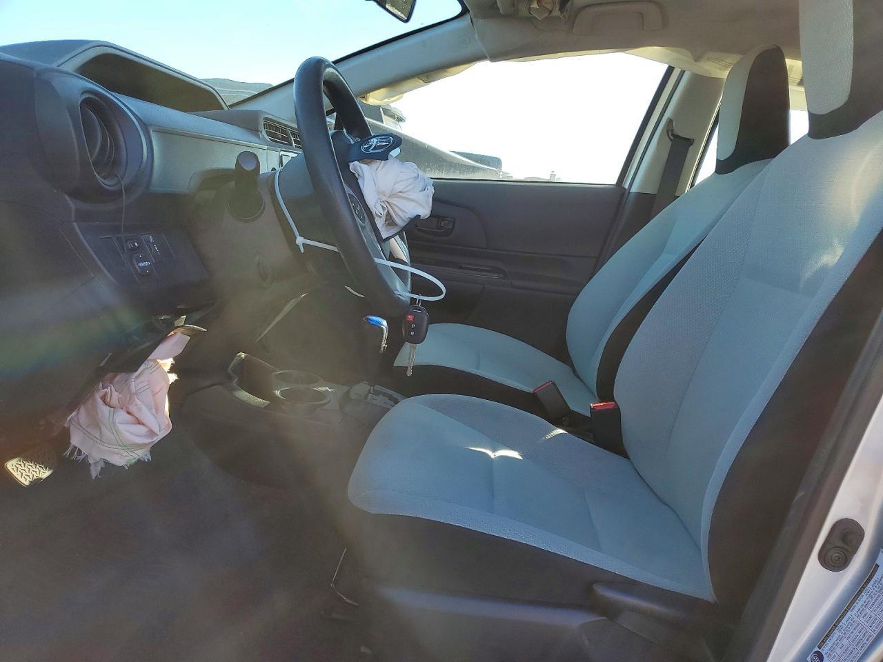 2016 TOYOTA Prius c