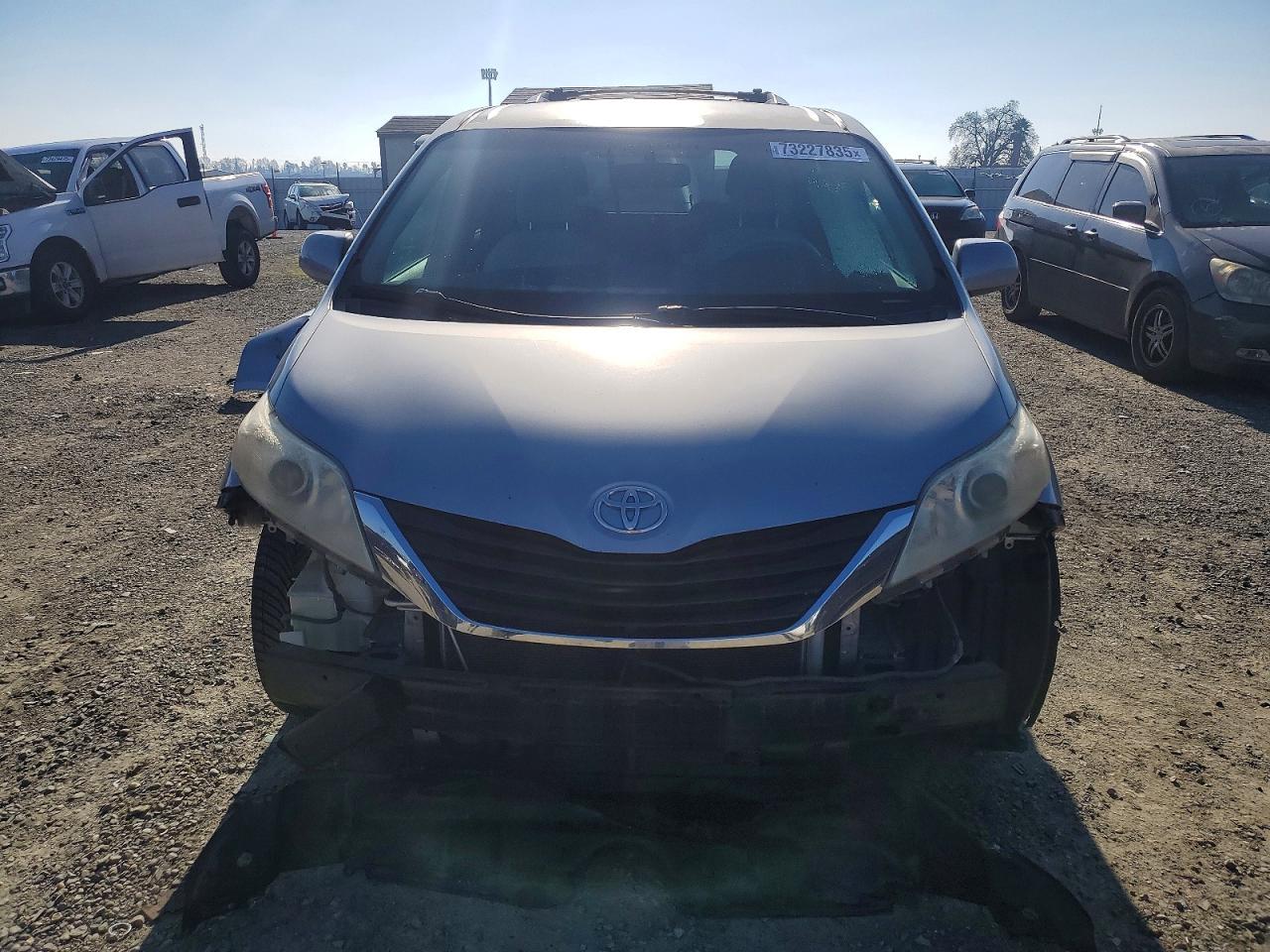 2011 TOYOTA SIENNA