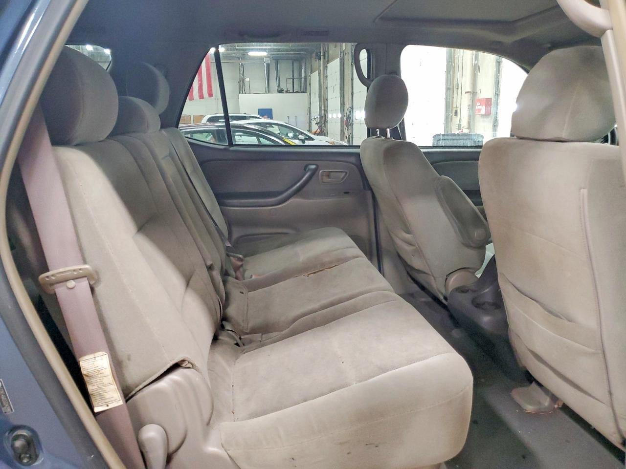 2005 TOYOTA Sequoia