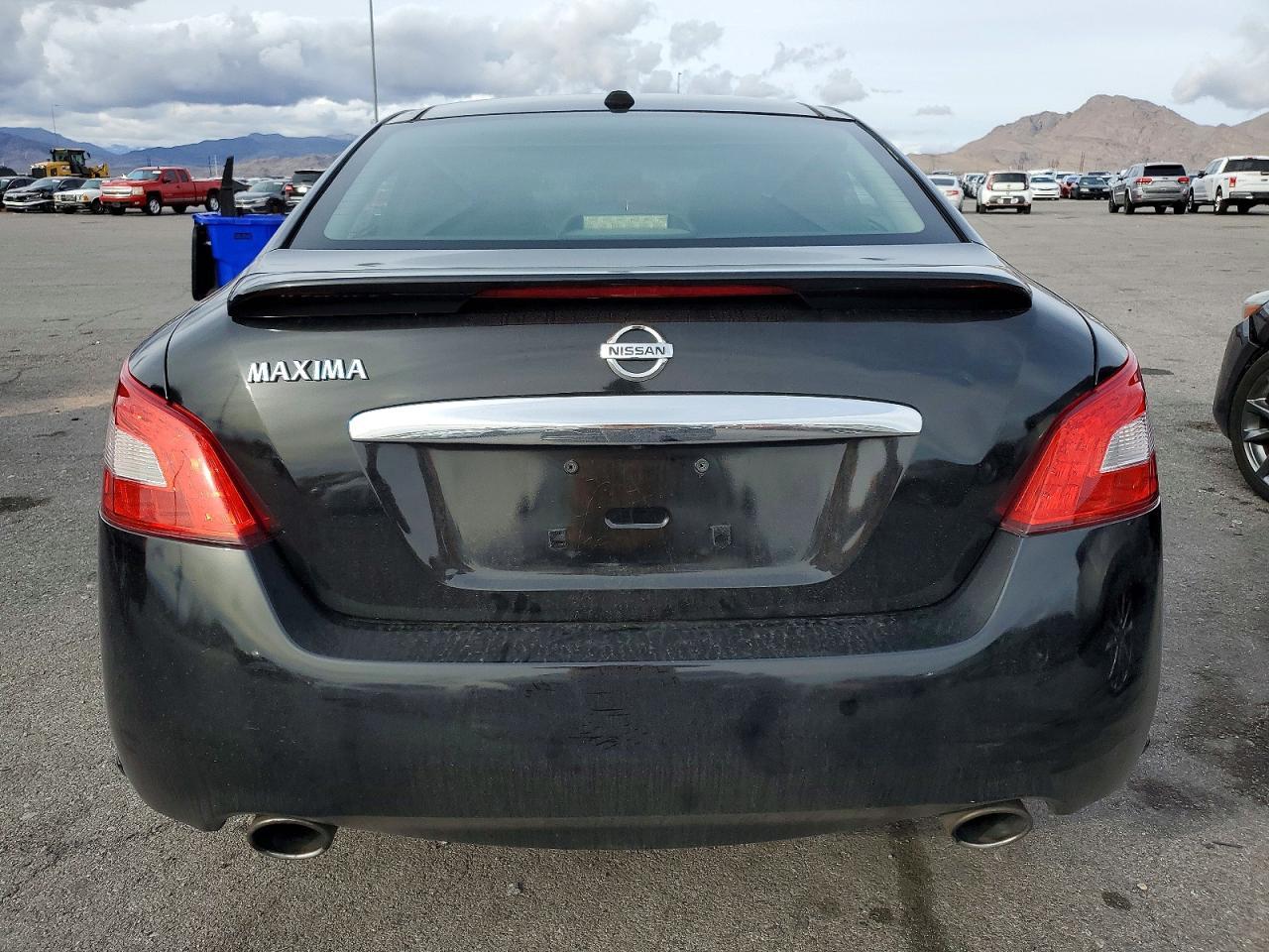 2011 NISSAN Maxima