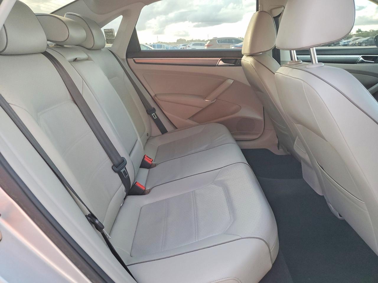 2017 VOLKSWAGEN Passat
