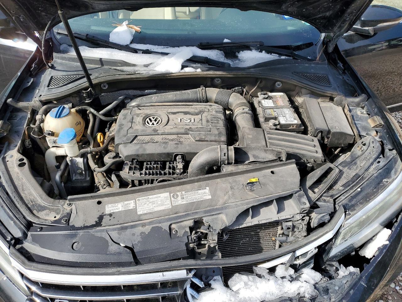 2016 VOLKSWAGEN Passat