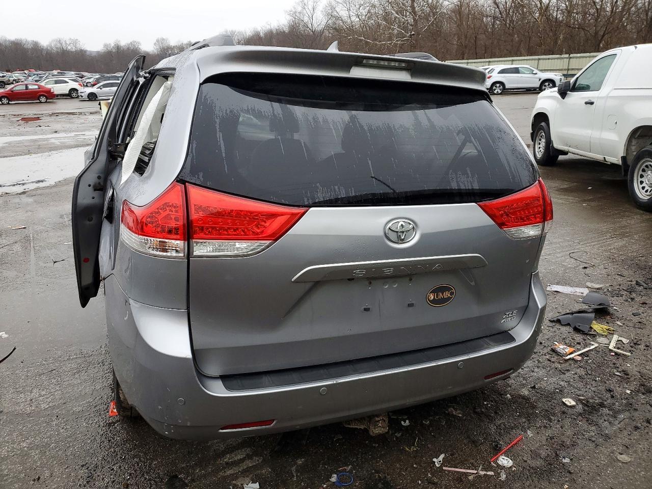 2012 TOYOTA SIENNA