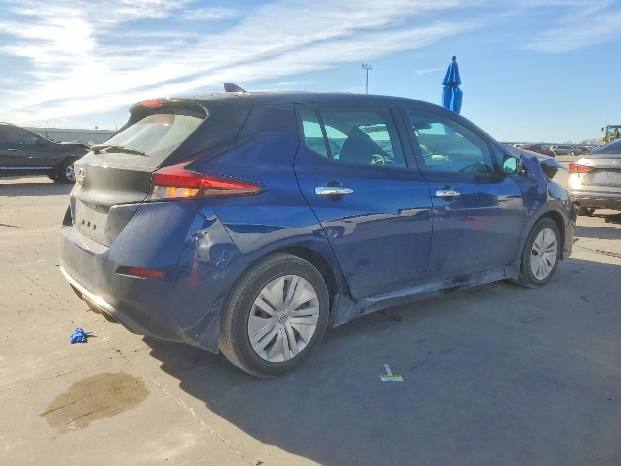 2023 NISSAN LEAF
