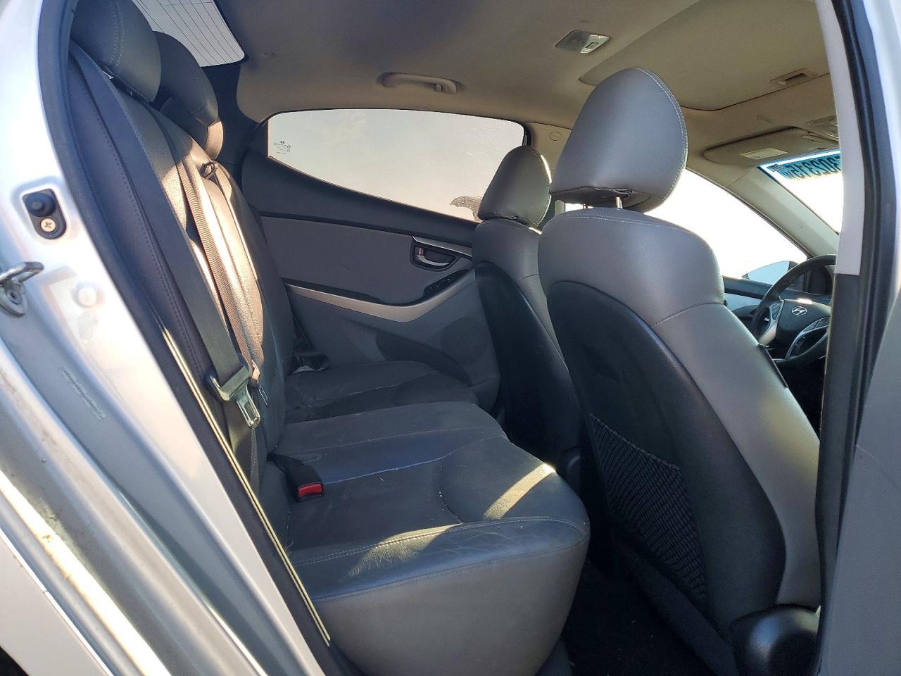 2011 HYUNDAI ELANTRA