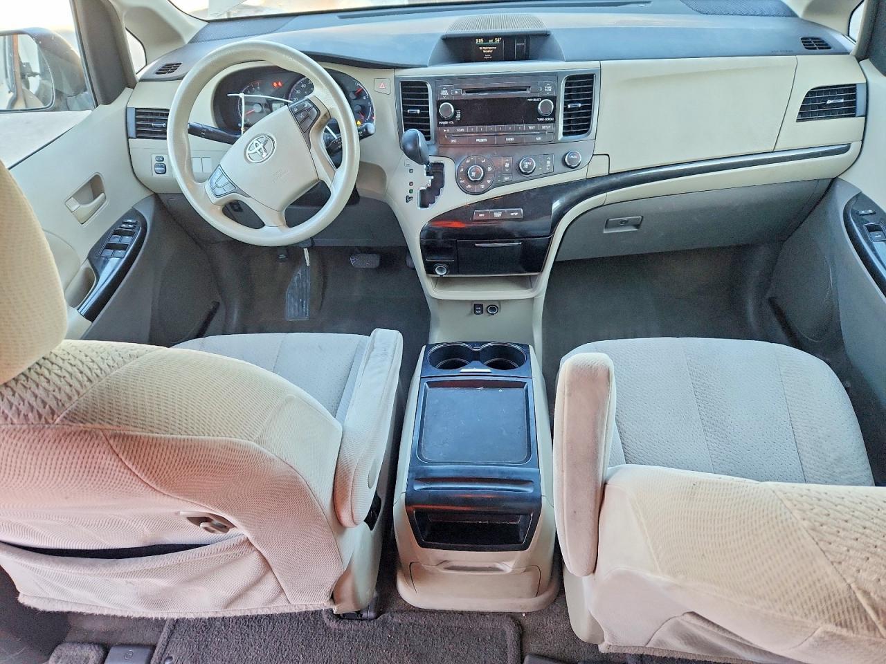 2011 TOYOTA SIENNA