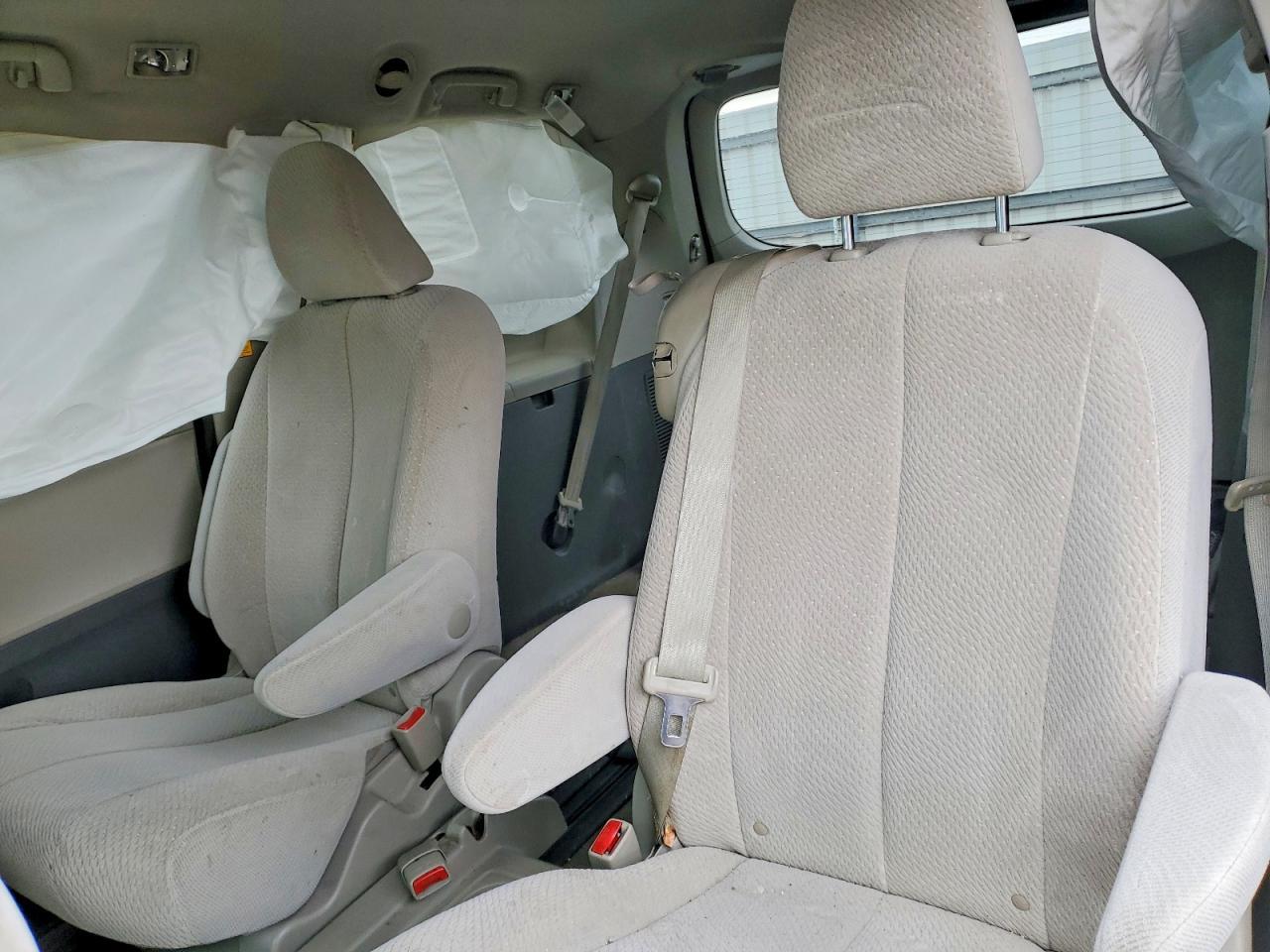2012 TOYOTA SIENNA