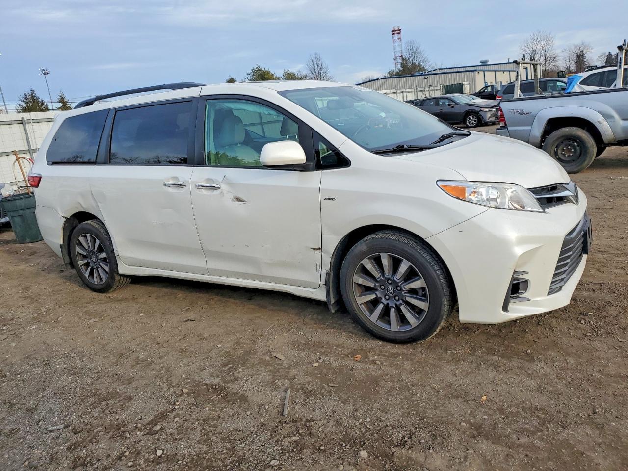 2019 TOYOTA SIENNA