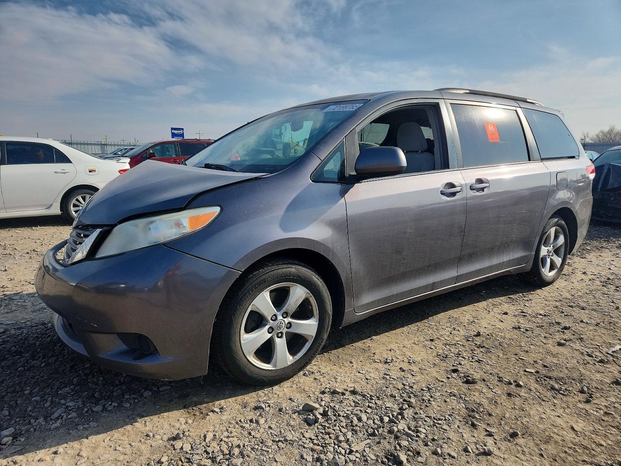 2011 TOYOTA SIENNA