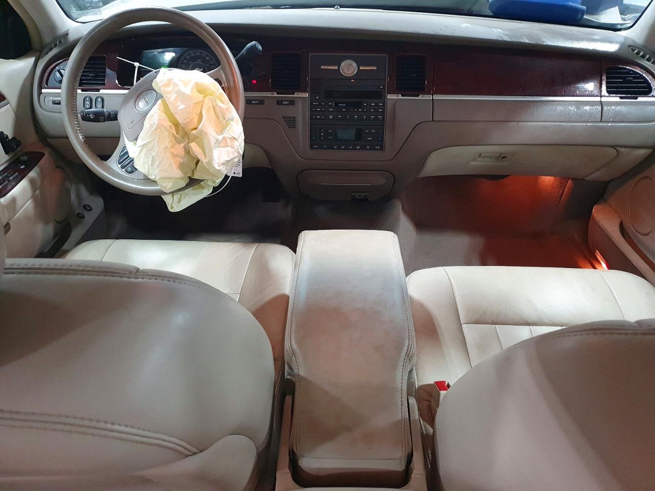 2003 LINCOLN Town Car