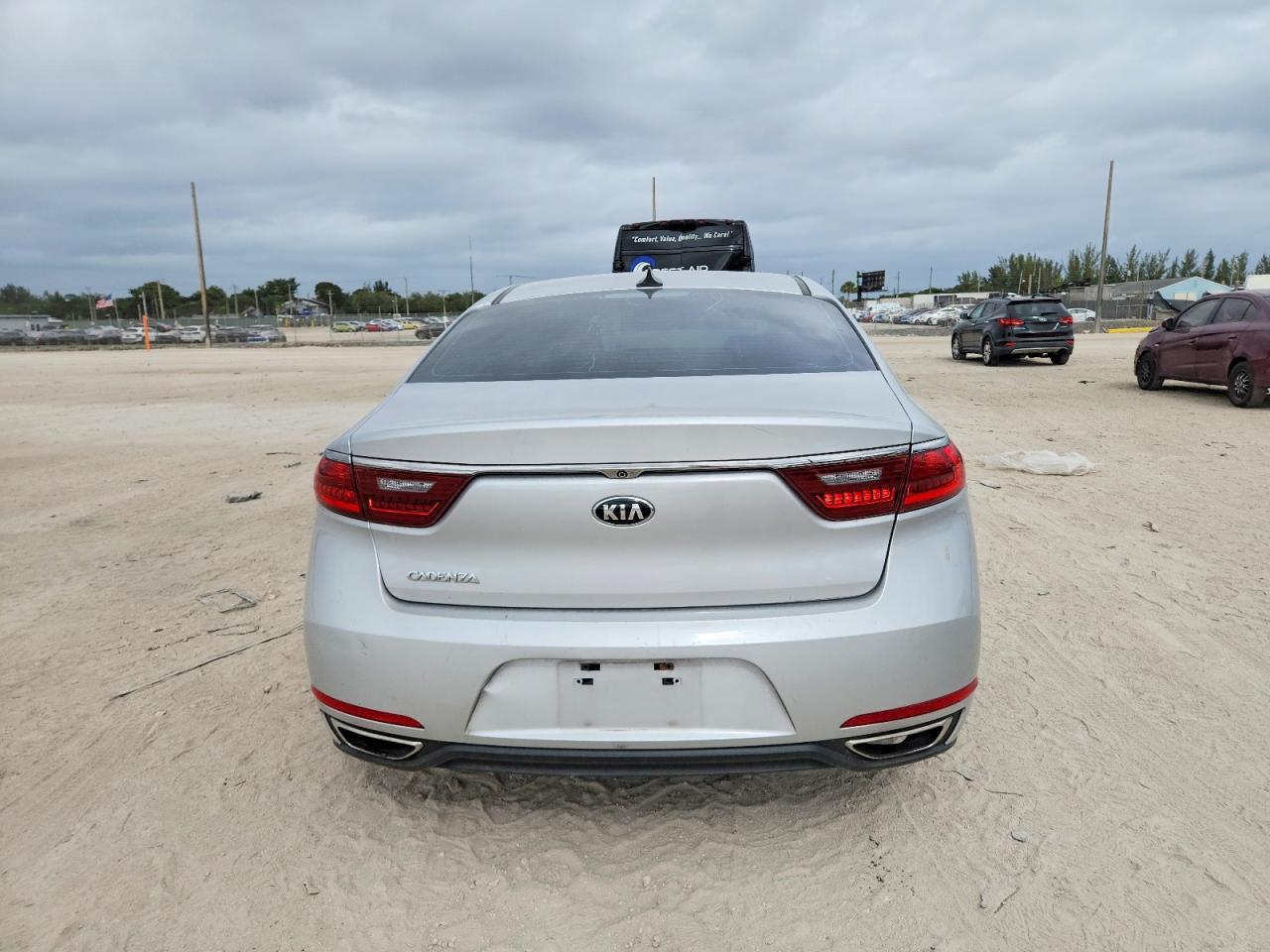 2017 KIA Cadenza