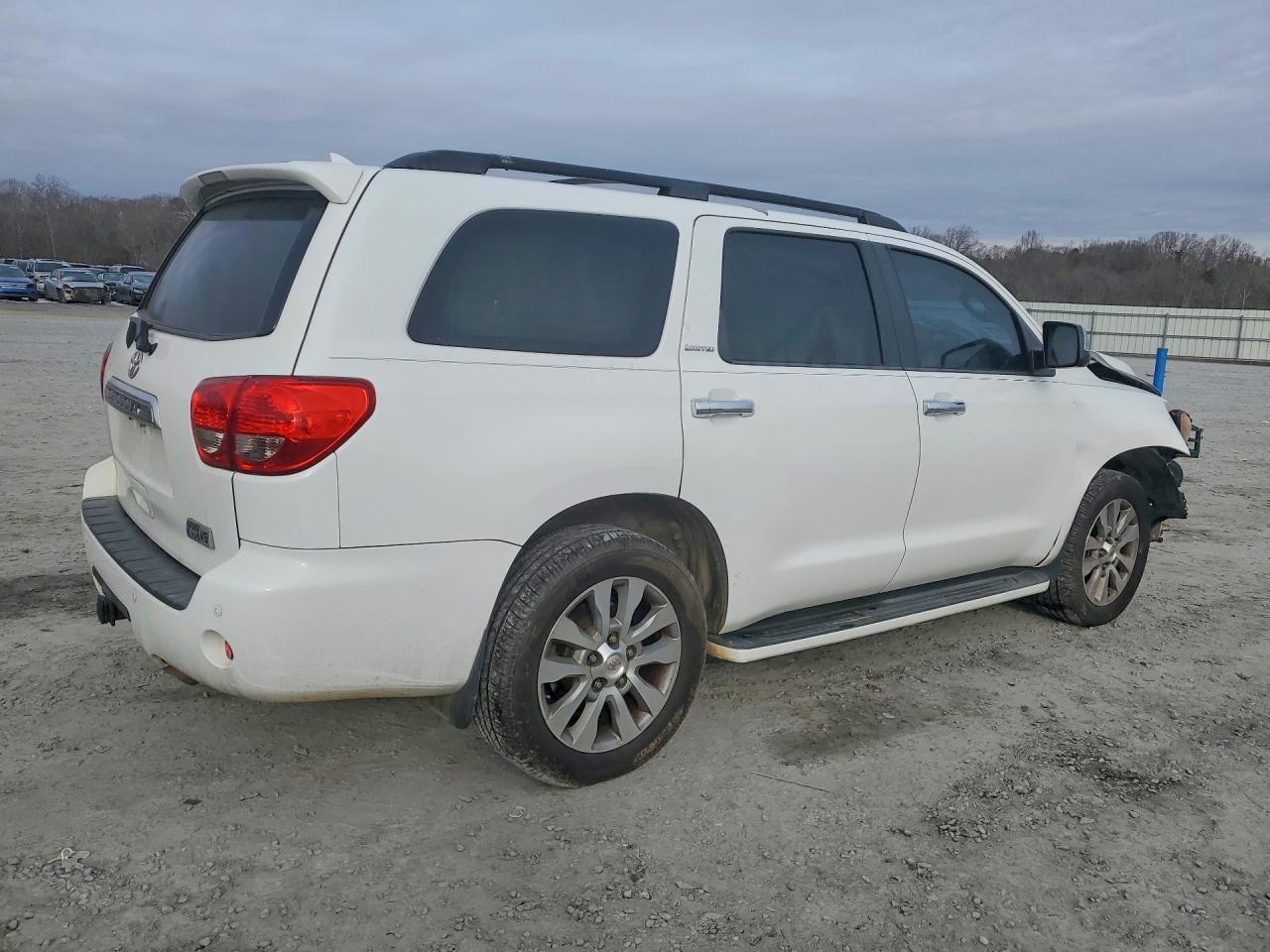 2013 TOYOTA Sequoia