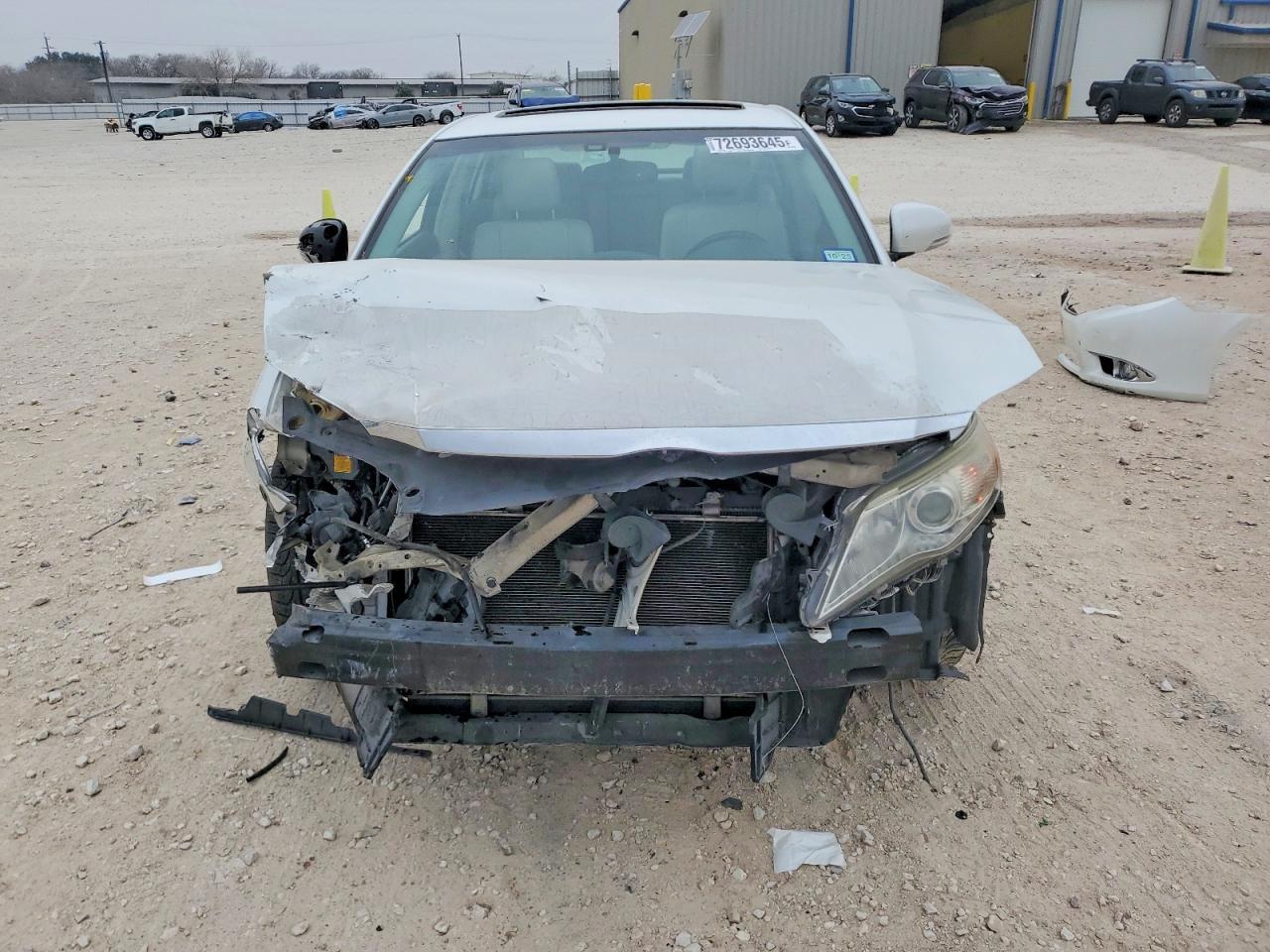 2011 TOYOTA Avalon