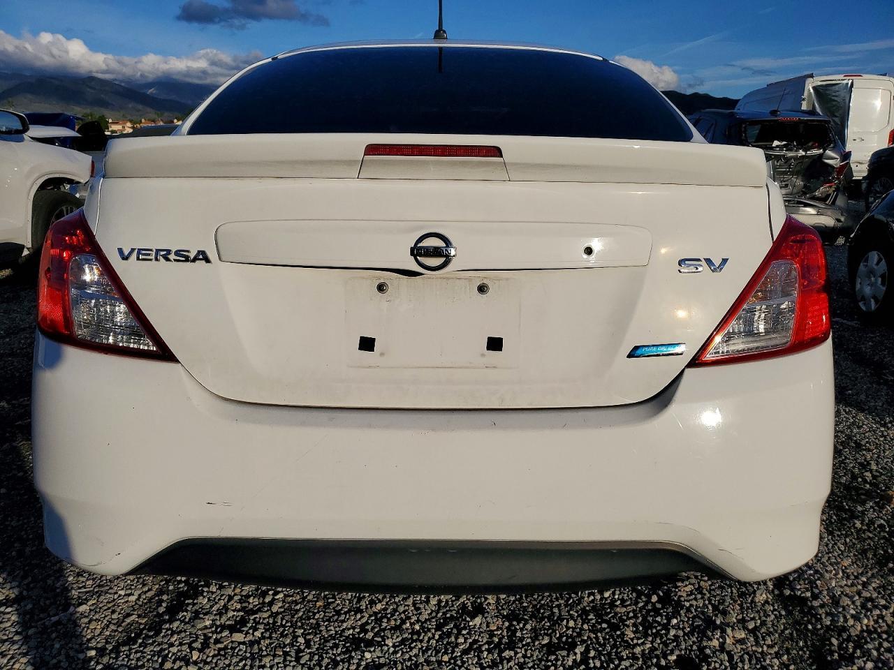 2015 NISSAN VERSA