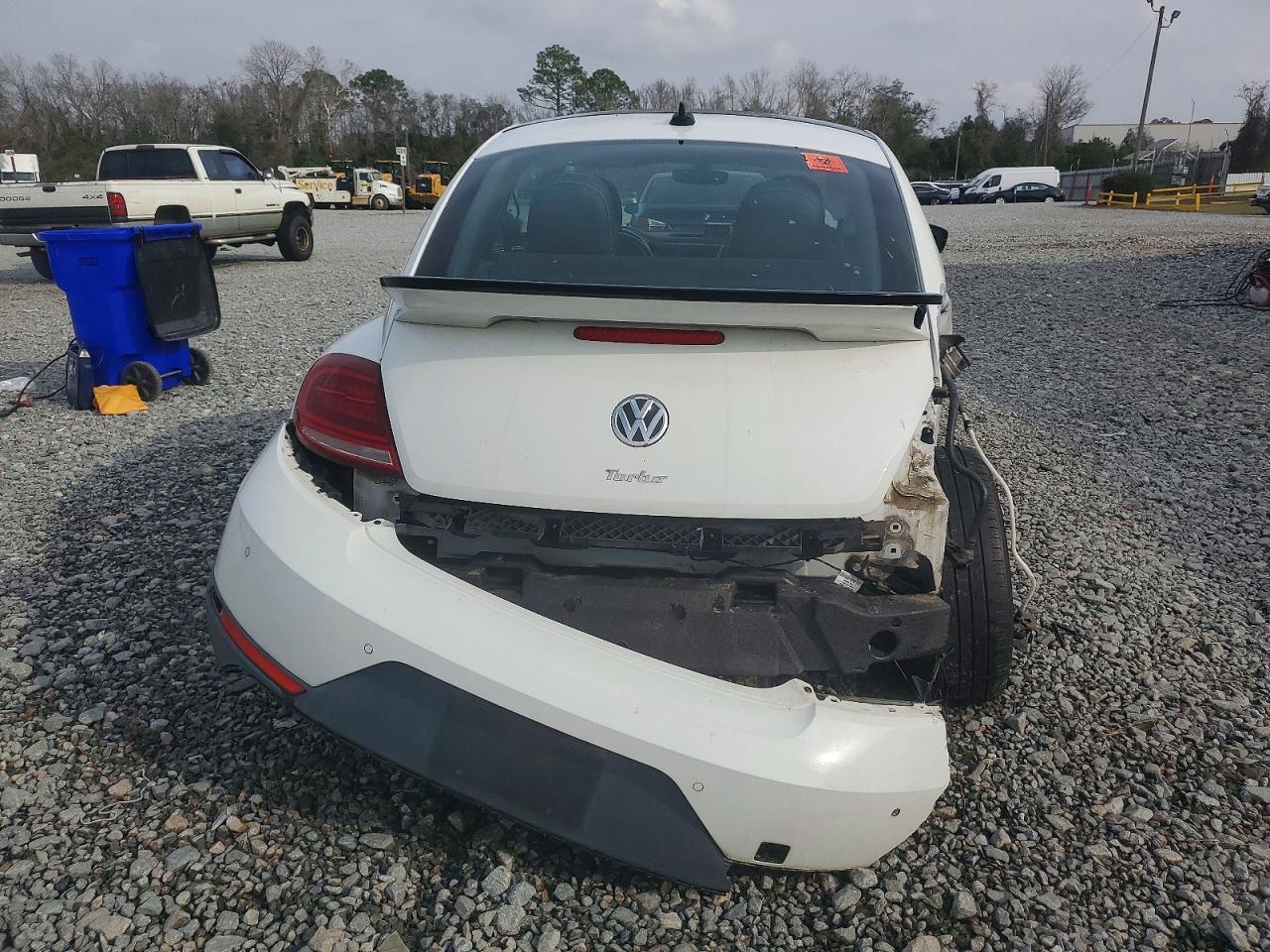 2018 VOLKSWAGEN Beetle