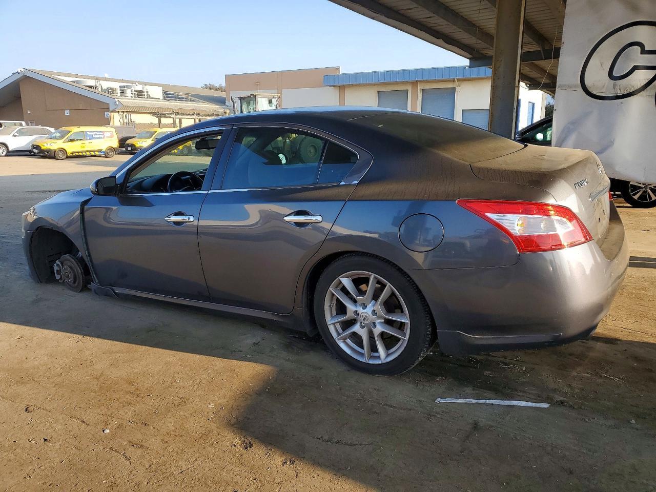 2010 NISSAN Maxima