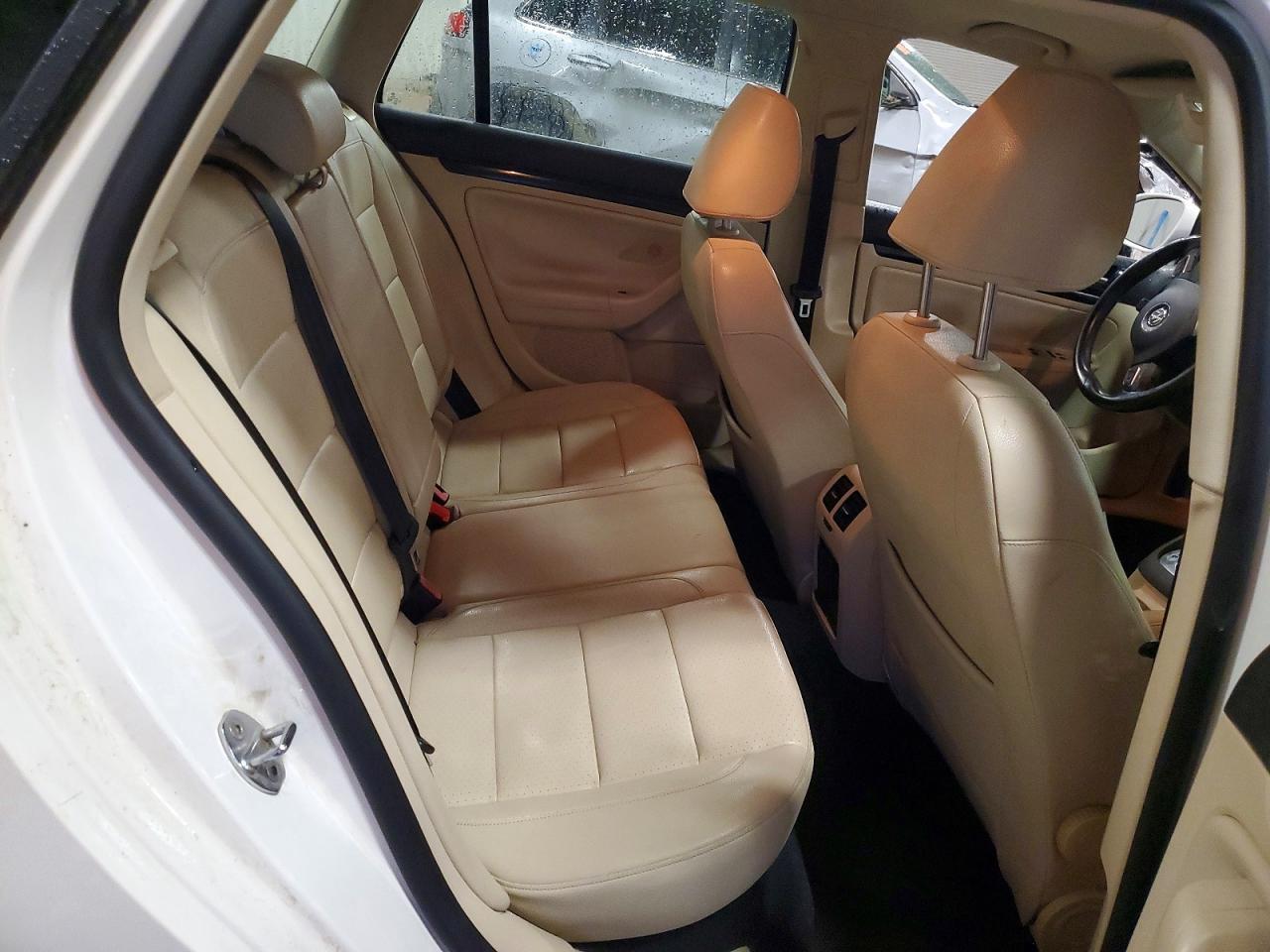 2010 VOLKSWAGEN JETTA