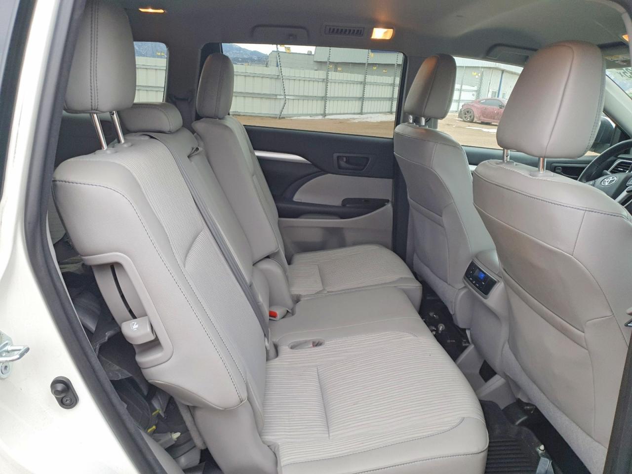 2016 TOYOTA HIGHLANDER