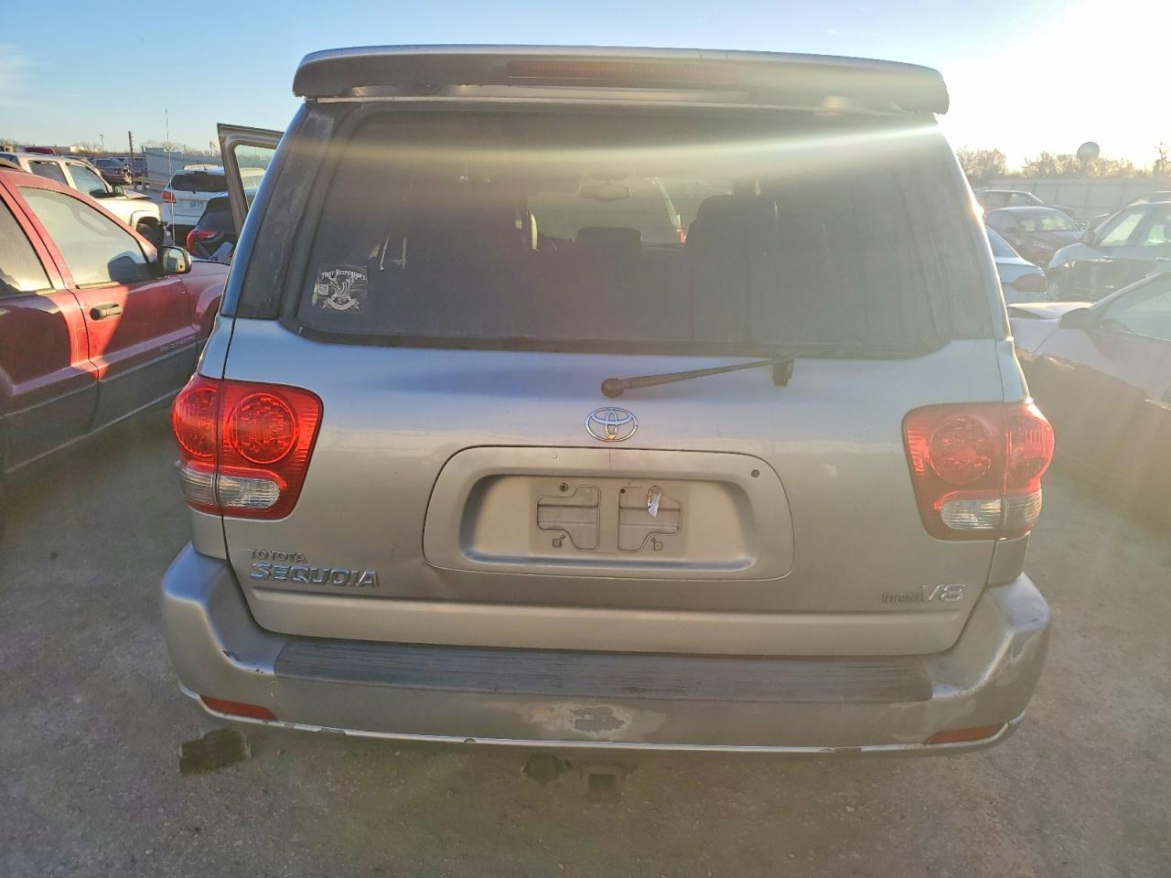 2005 TOYOTA Sequoia