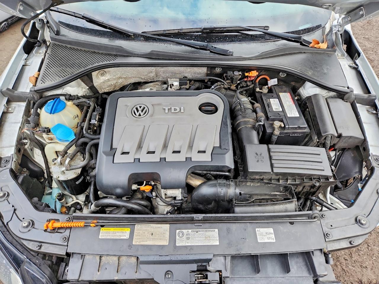 2012 VOLKSWAGEN Passat