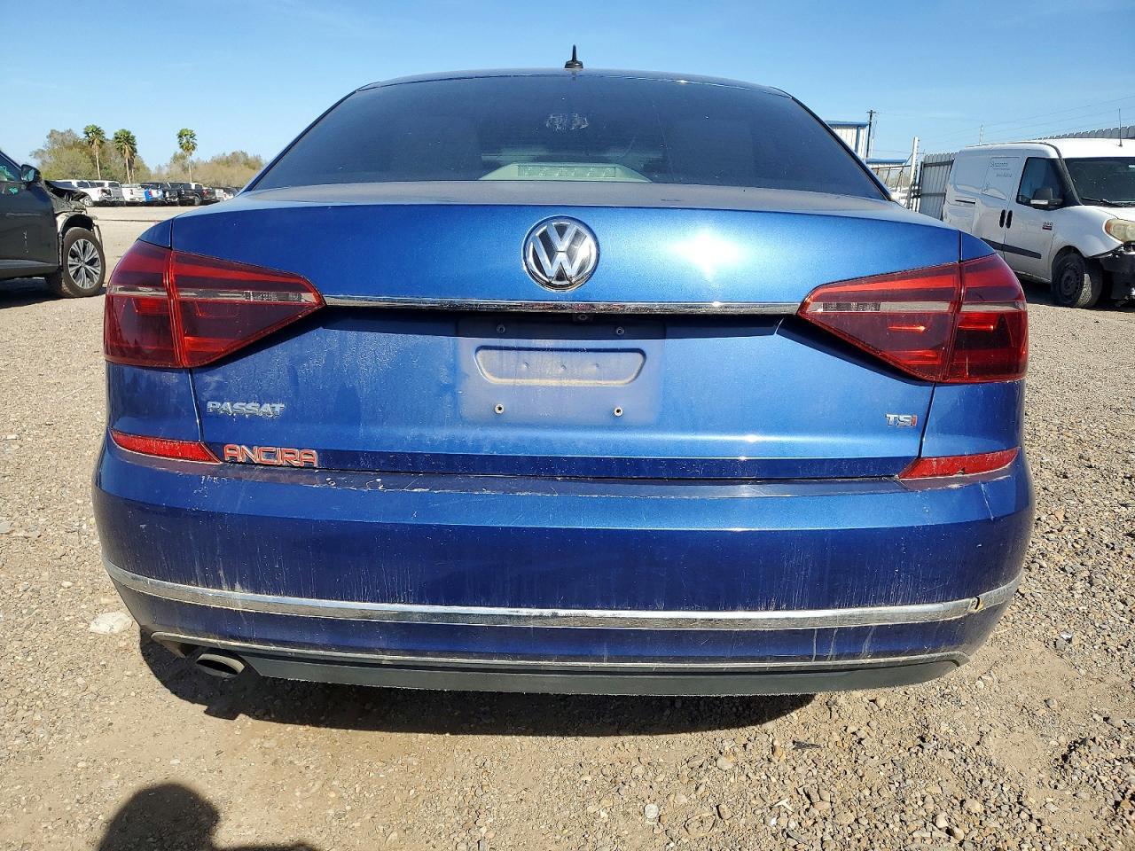2017 VOLKSWAGEN Passat