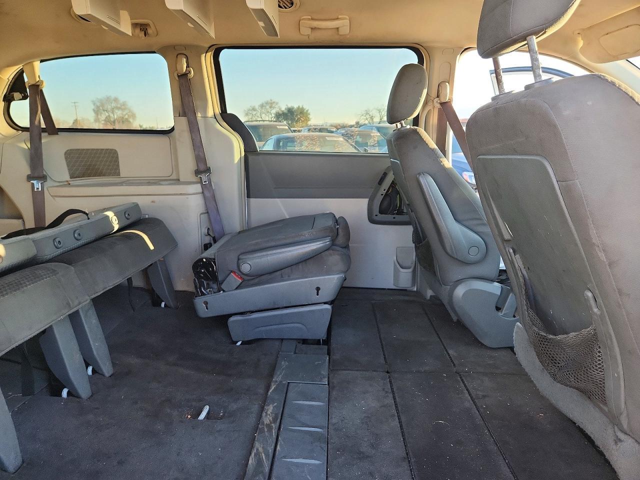 2010 CHRYSLER Town & Country