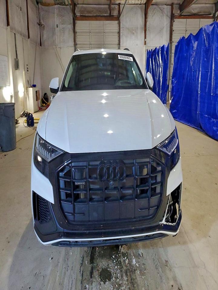 2023 AUDI Q8