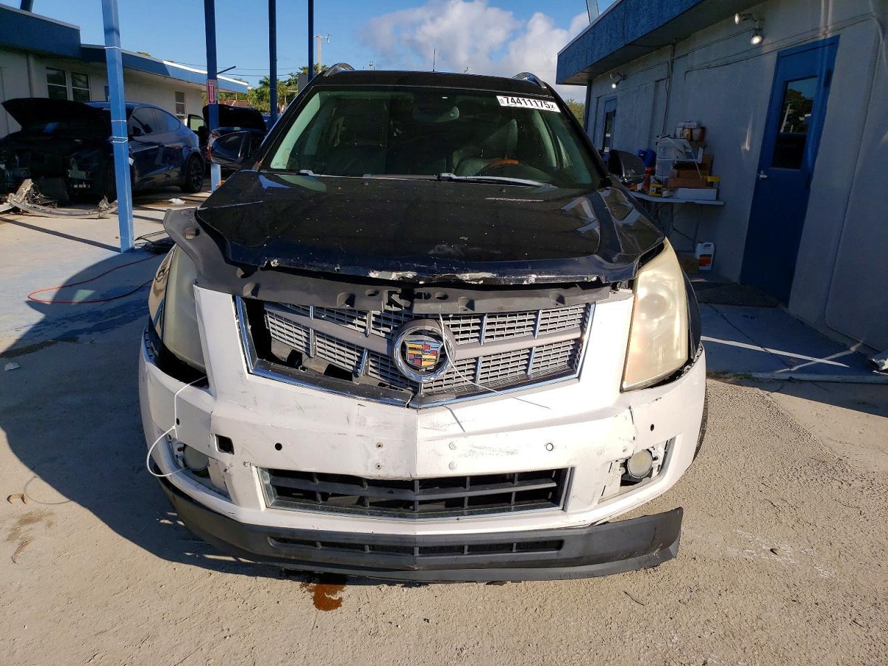 2010 CADILLAC SRX