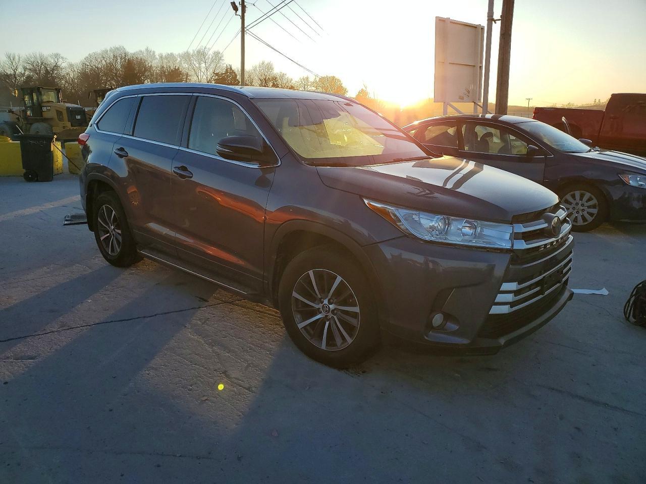 2018 TOYOTA HIGHLANDER