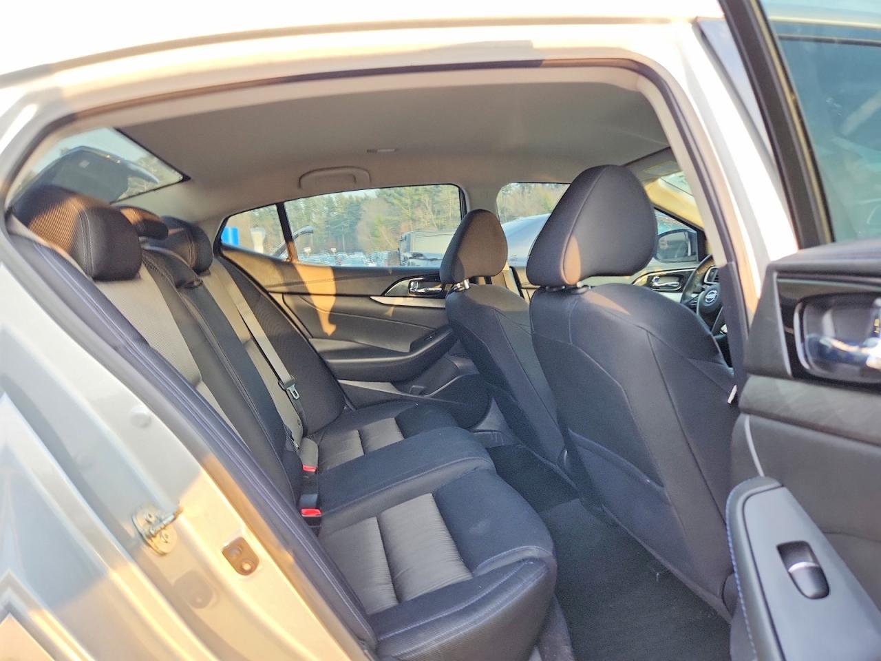 2017 NISSAN Maxima