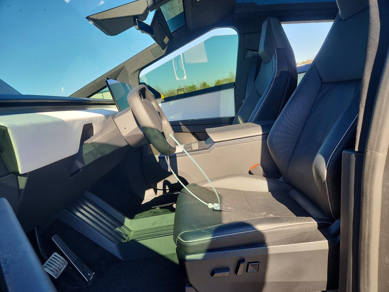 2024 TESLA Cybertruck