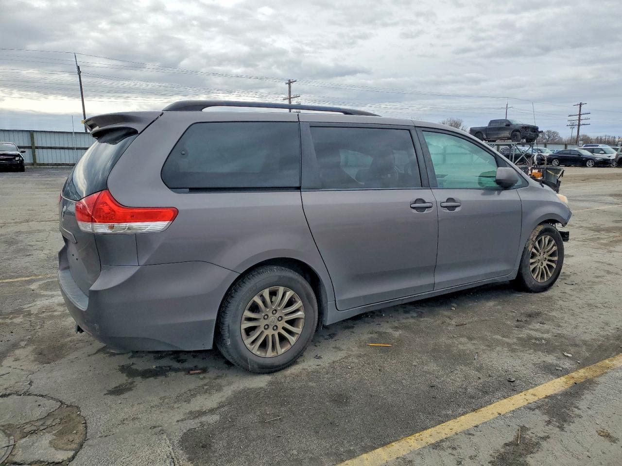 2012 TOYOTA SIENNA
