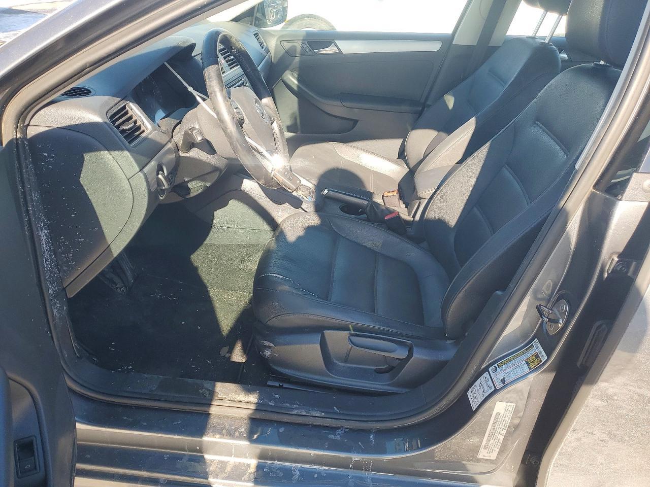 2011 VOLKSWAGEN JETTA
