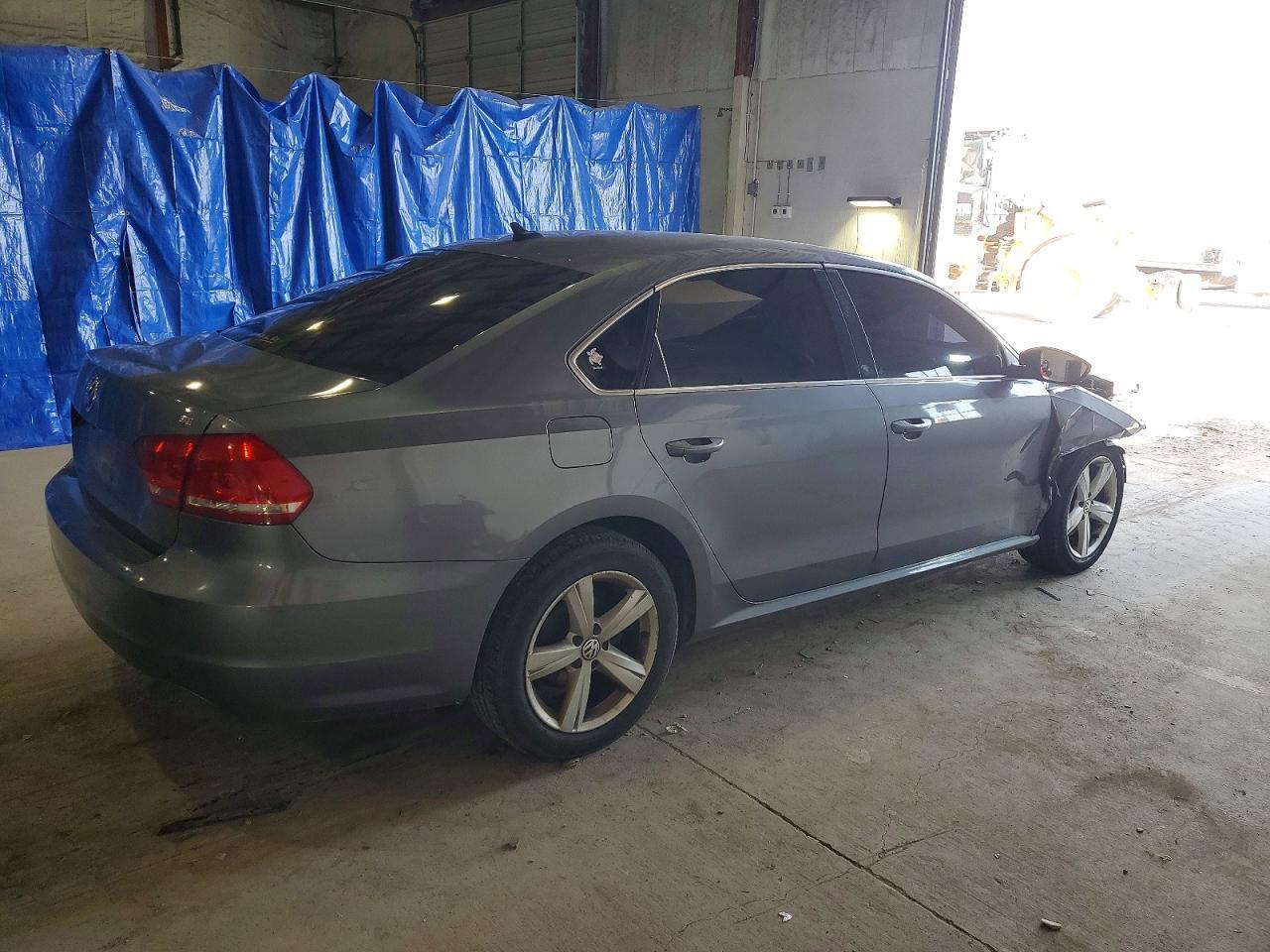 2012 VOLKSWAGEN Passat