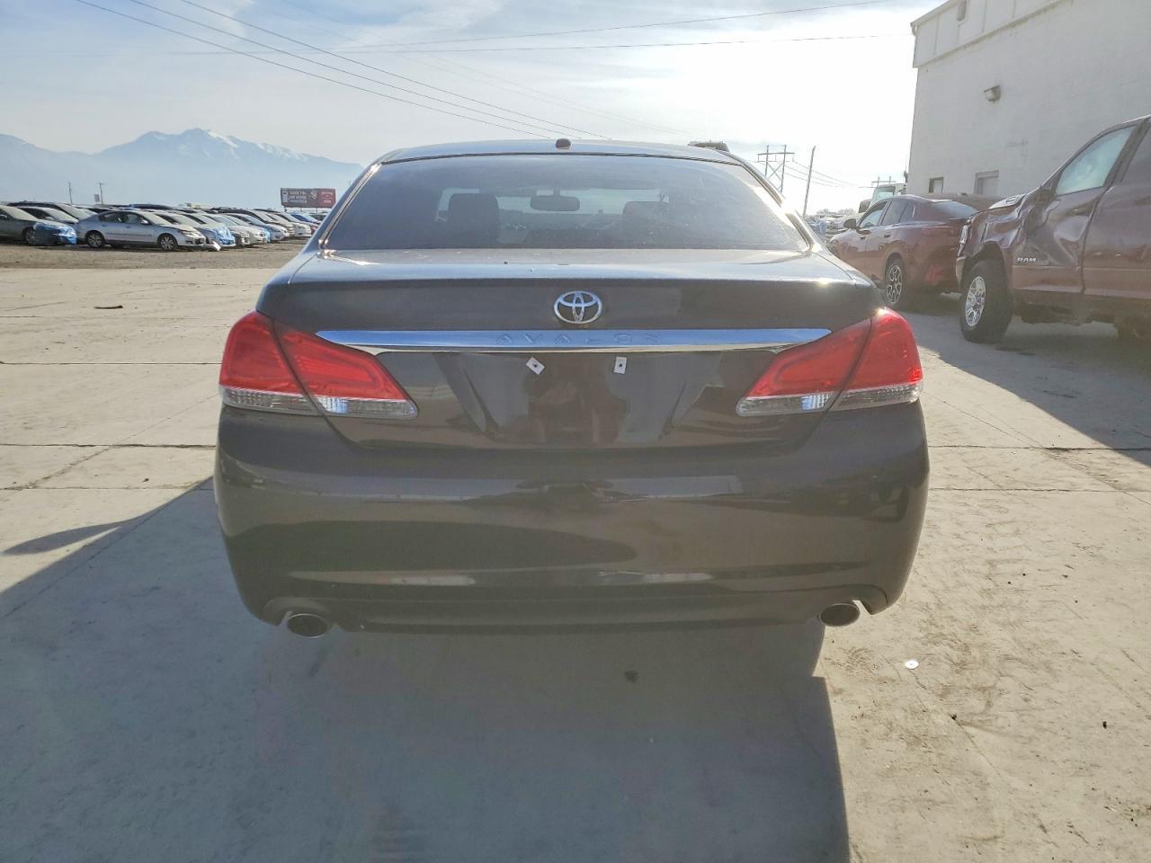 2011 TOYOTA Avalon