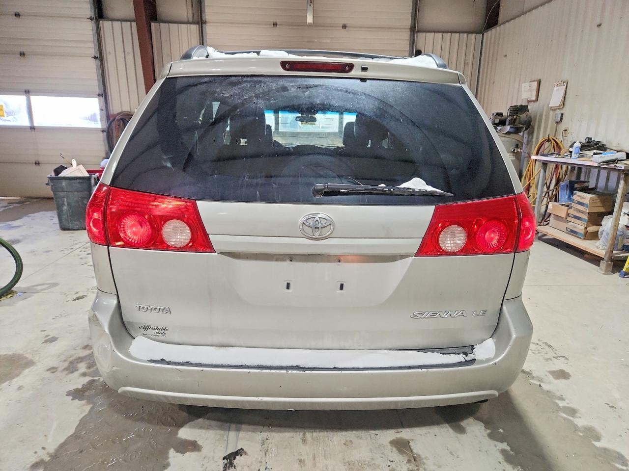 2009 TOYOTA SIENNA