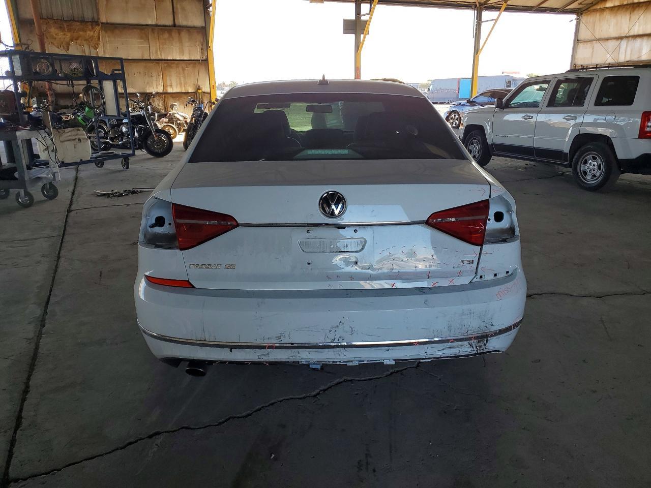 2016 VOLKSWAGEN Passat