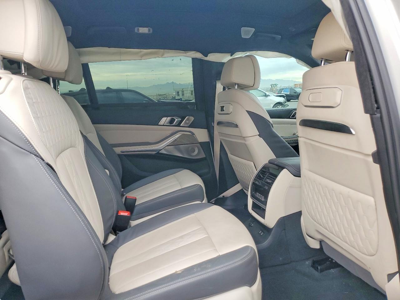 2023 BMW X7