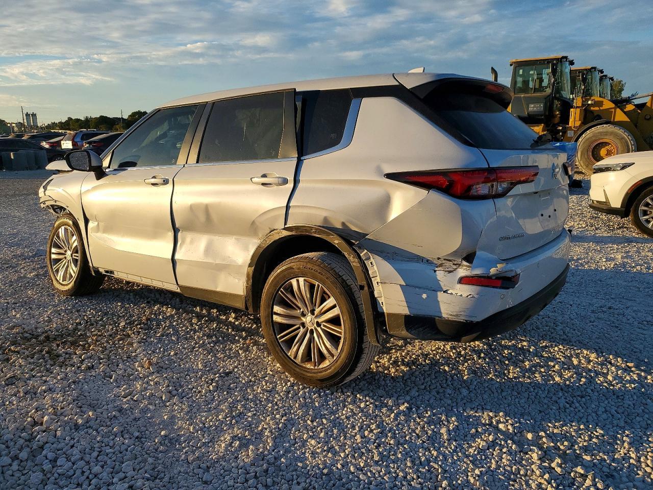 2024 MITSUBISHI outlander