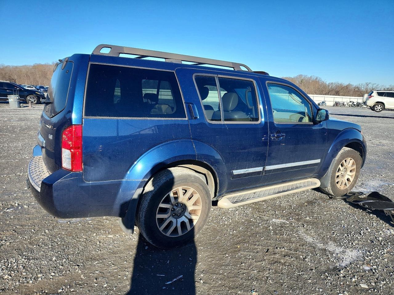 2011 NISSAN PATHFINDER